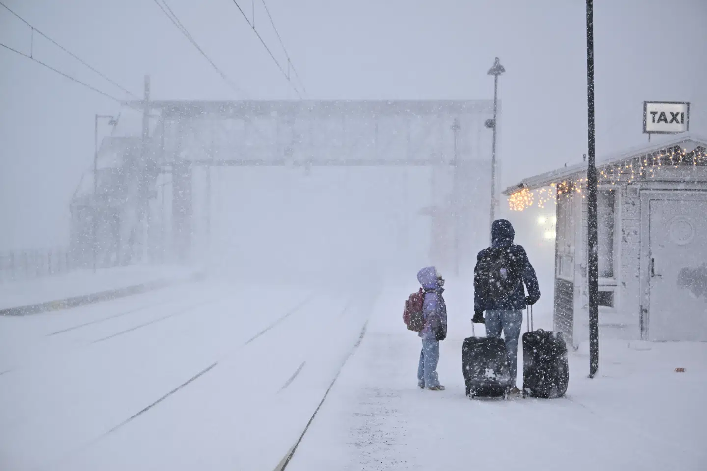 Dele af Sverige og Norge er lørdag ramt af stormvejret "Johannes", der har medført trafikale problemer og strømsvigt for tusindvis af husstande. Billedet her er fra Åre i Sverige.