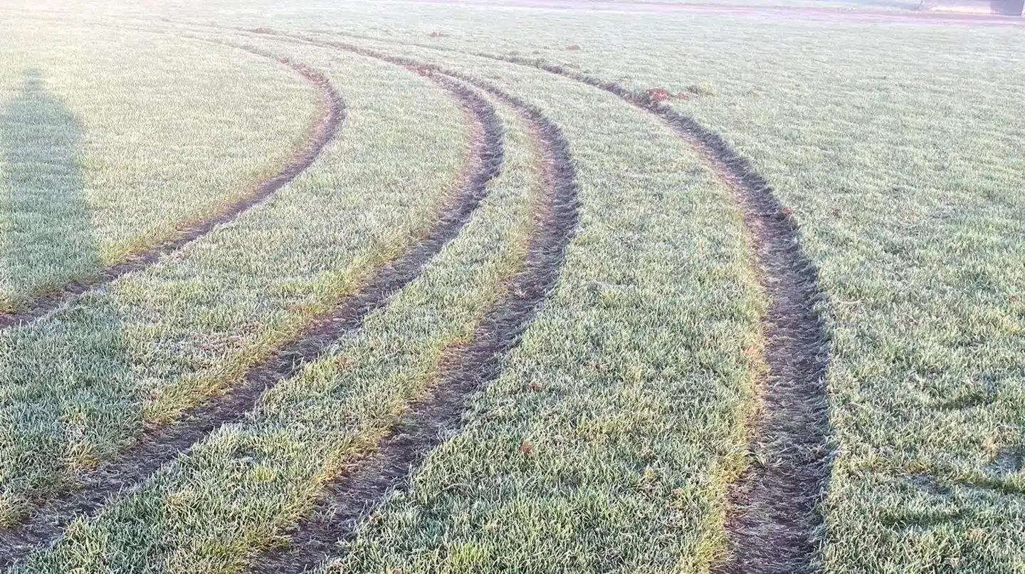 Klubbens baner er blevet kørt helt op.