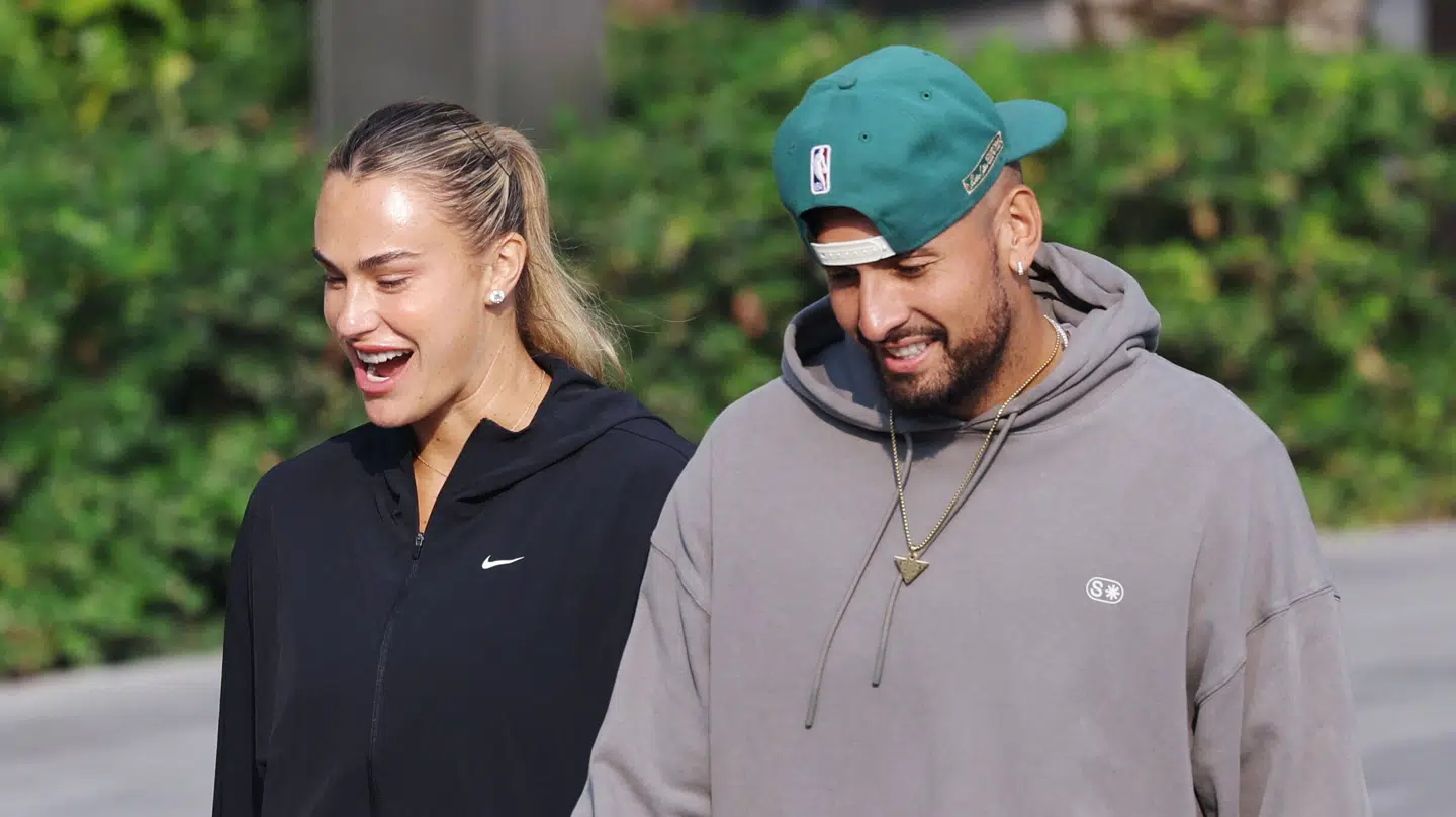 Aryna Sabalenka og Nick Kyrgios skal spille mod hinanden søndag aften.