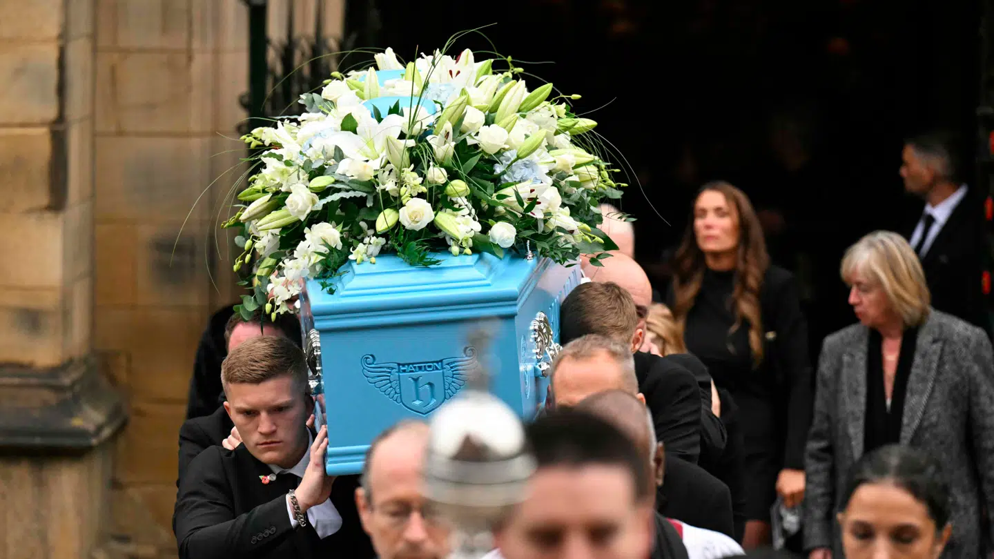 Hatton blev begravet 10. oktober.