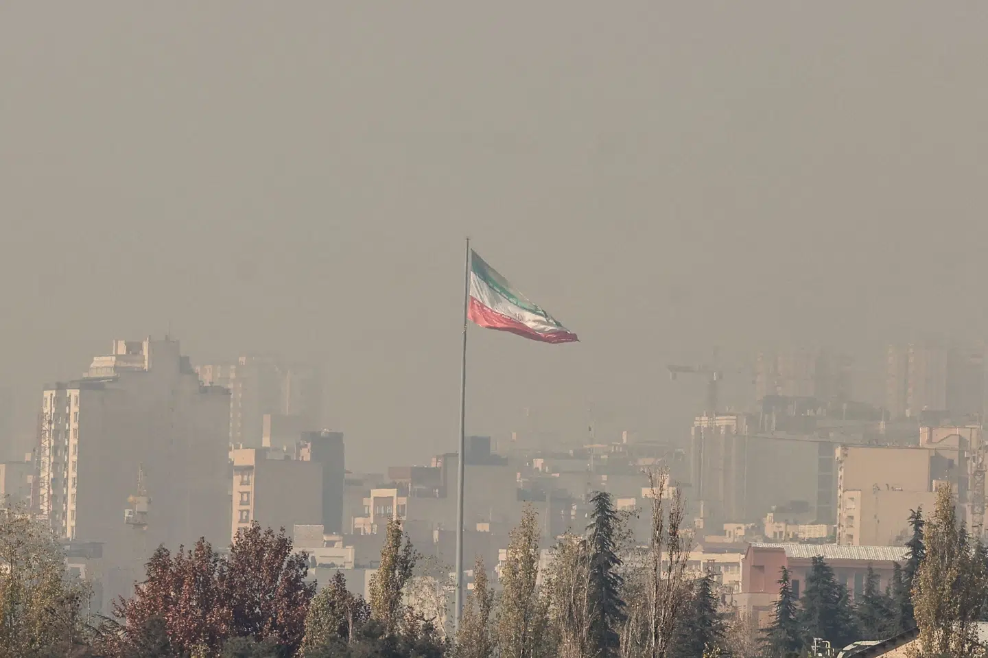 Det iranske flag vajer i landets hovedstad, Teheran. (Arkivfoto).