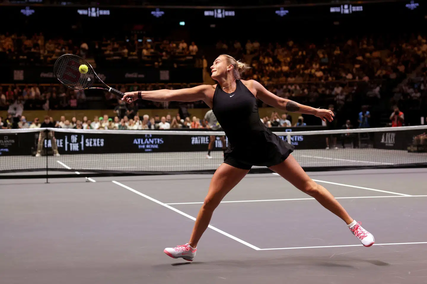 Aryna Sabalenka havde fordel af en ni procent mindre banehalvdel mod Nick Kyrgios, da undersøgelser har vist, at kvindelige spillere er ni procent langsommere end mandlige spillere.