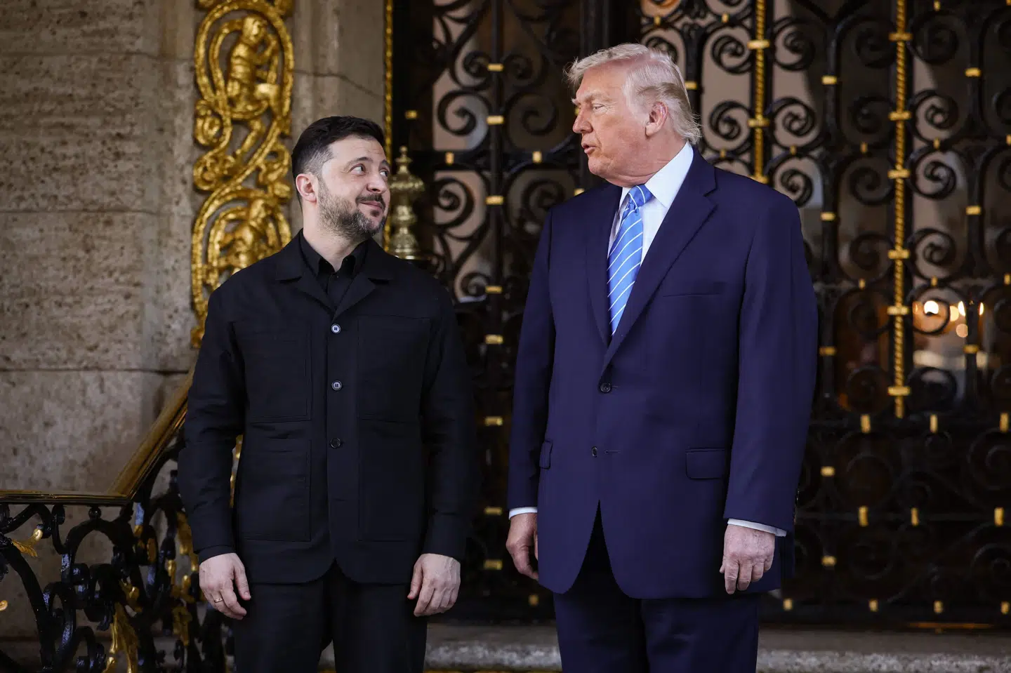 Zelenskyj og Trump mødes søndag i sidstnævntes bolig i Florida. Mødet har blandt andet til formål at drøfte en nye 20-punkts fredsplan.