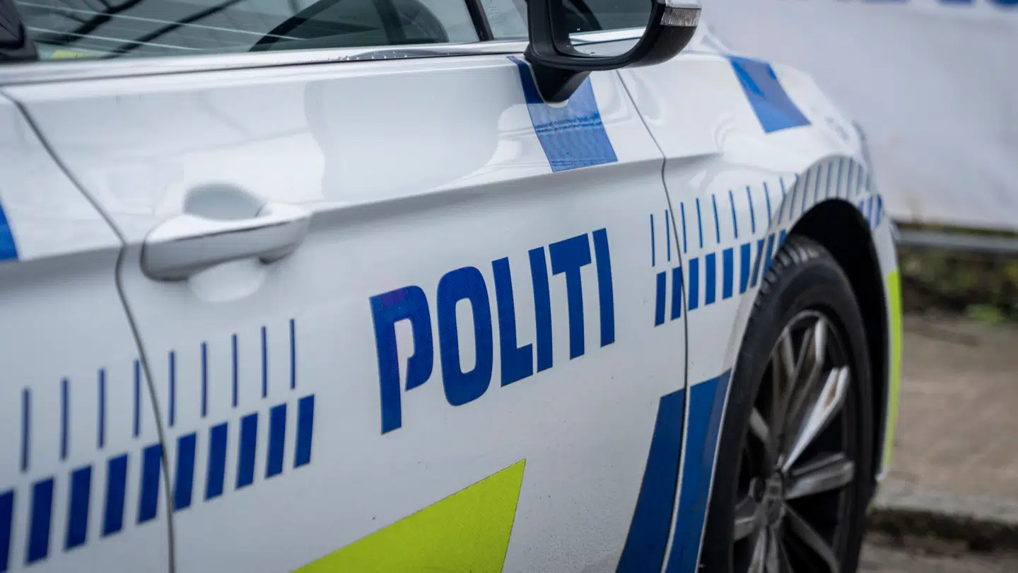 Politiet blev tilkaldt til biltyveri, af bilejer kørte bag sin egen bil på vejen.