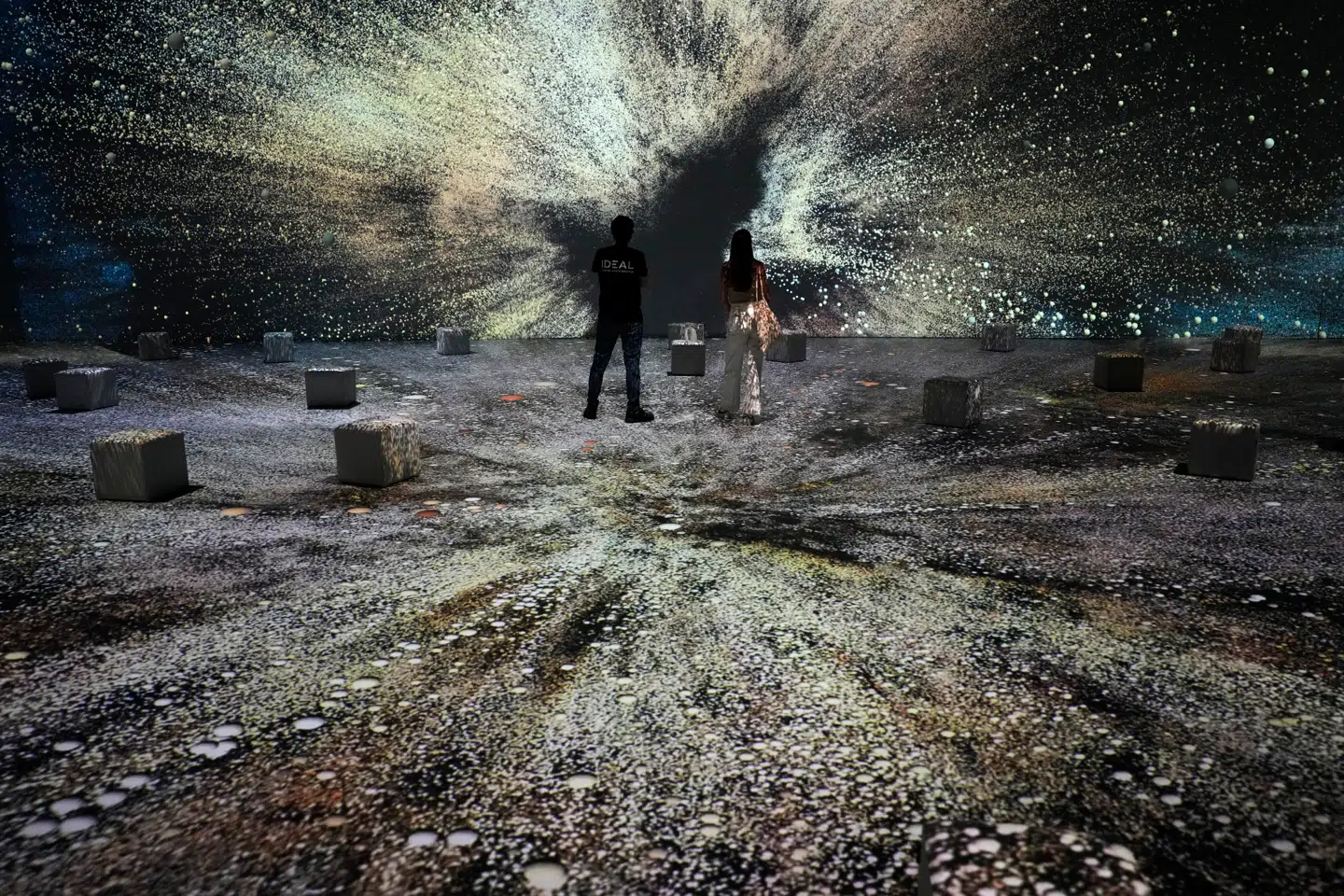 Kunstig intelligens har i løbet af de seneste måneder nået et niveau, hvor advarslerne, eller forventningerne, begynder at blive indfriet.