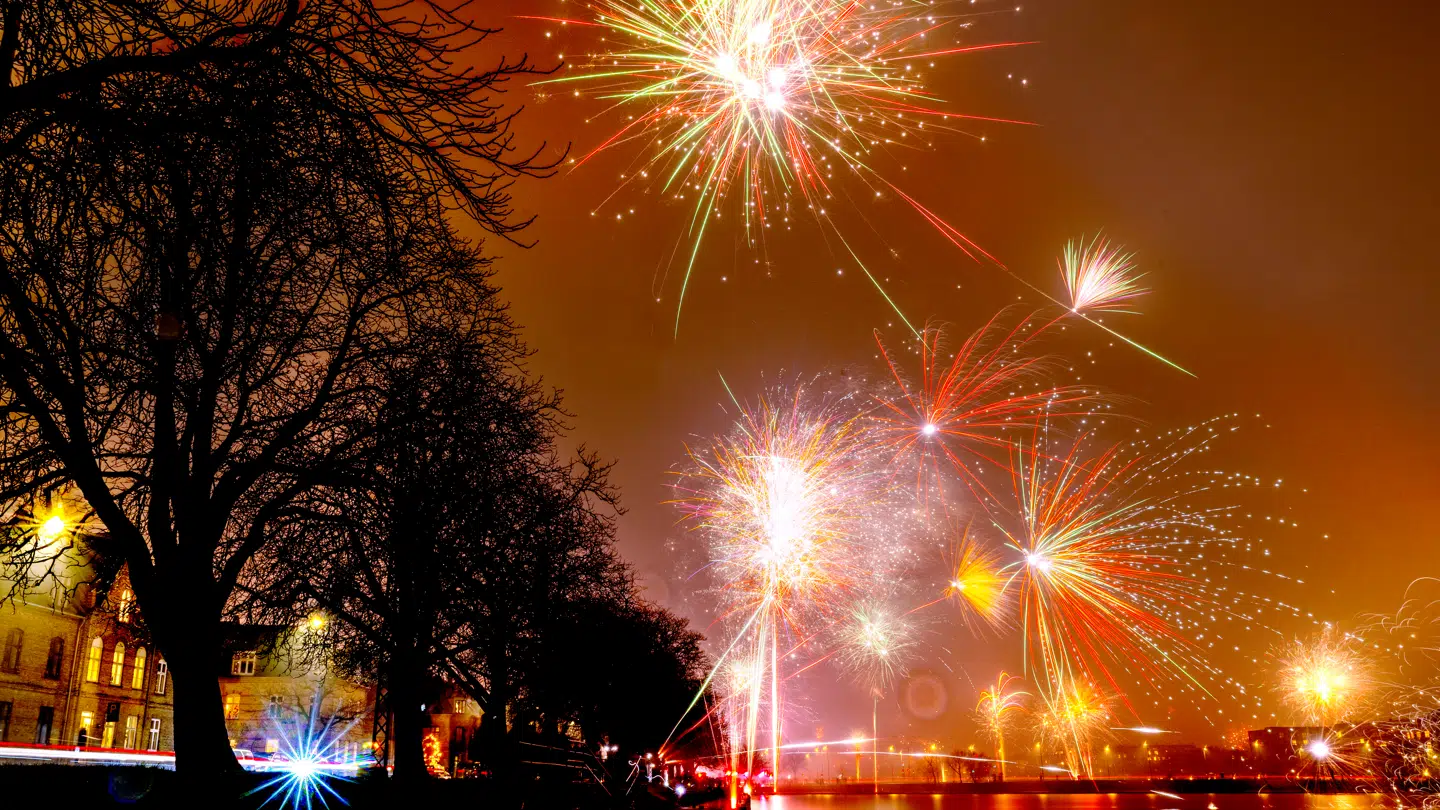Fyrværkeri ved søerne i København, nytårsaften 2023/24.
