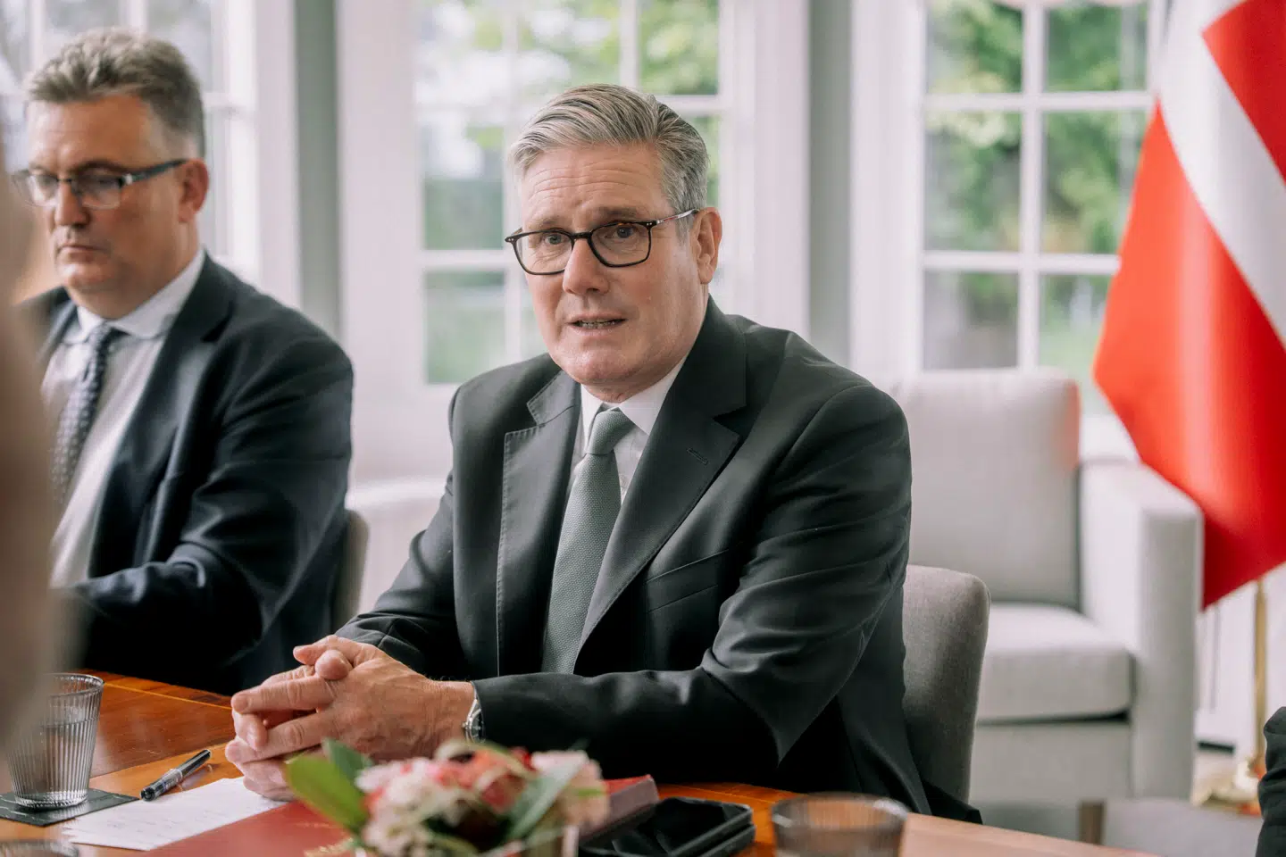 Keir Starmer bliver ved med at gentage, at Storbritannien skal have en stram udlændingepolitik. Nu er han havnet i endnu et politisk stormvejr, fordi han ifølge kritikerne har gjort sig uheldigt bemærket på netop udlændingepolitikken.