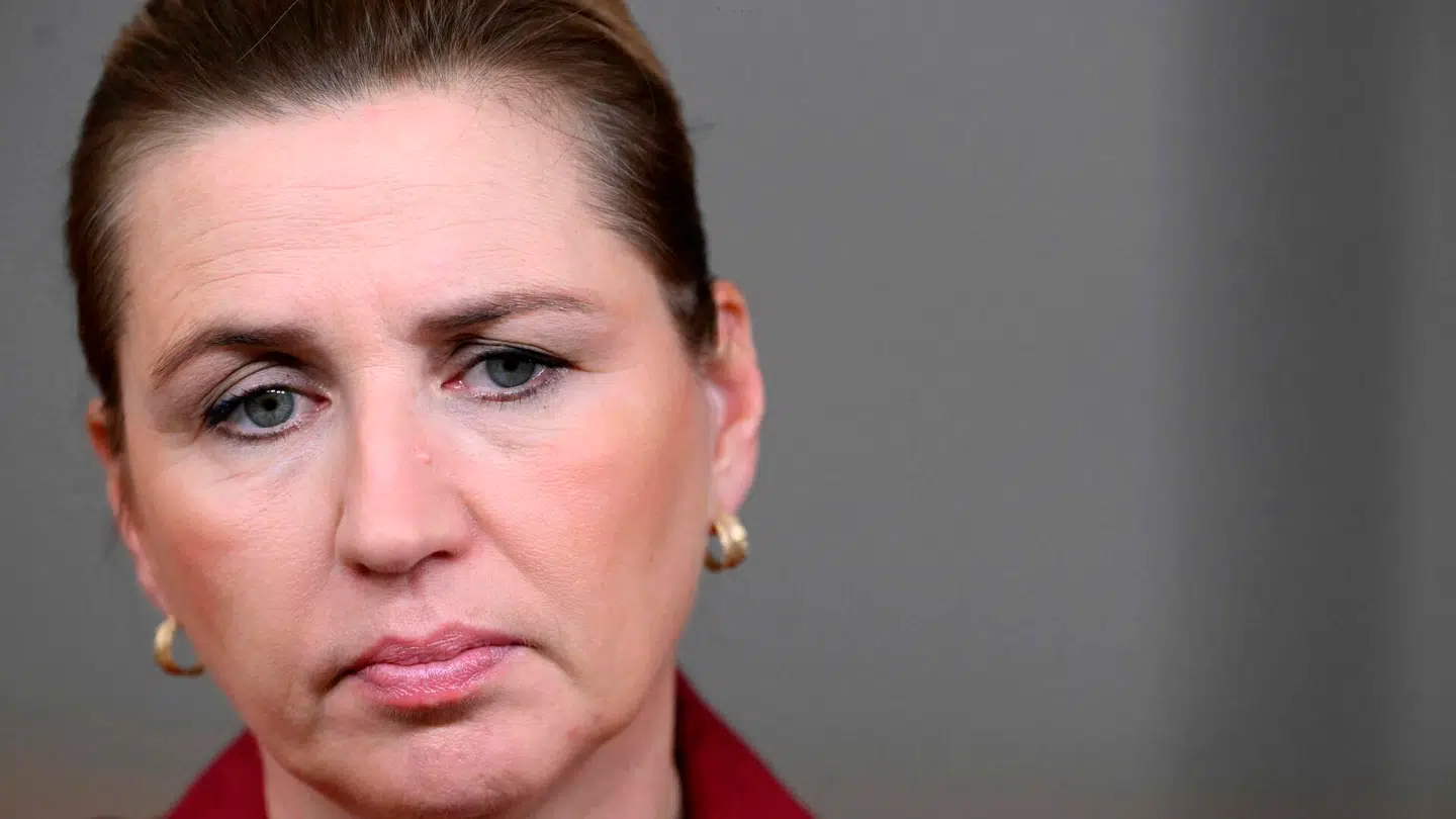 Statsminister Mette Frederiksen (S) er under stadig større pres.