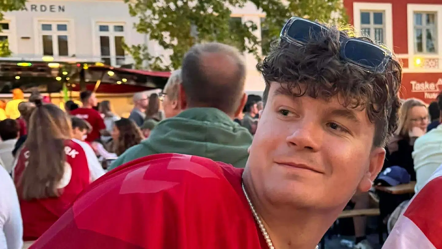 Jonas leder efter en nytårsdate.