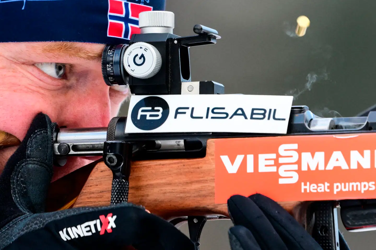 Den norske skiskytte Sivert Guttorm Bakken døde lillejuleaften af ukendte årsager. Han blev blot 27 år gammel.