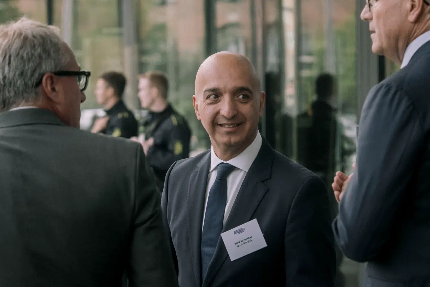 Mike Doustdar har svunget sablen, siden han kom til som ny topchef i Novo Nordisk. Og noget tyder på, at aktionærerne har stor tillid til, at han kan få Novo Nordisk på ret kurs.