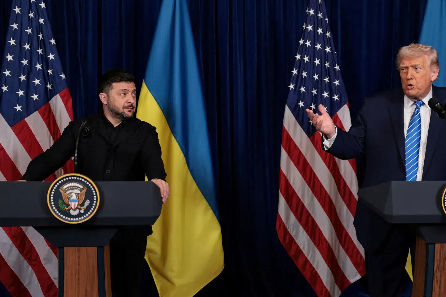 Ukraines præsident, Volodymyr Zelenskyj, og USA's præsident, Donald Trump, holdt et fælles pressemøde i Mar-a-Lago i Florida efter et flere timer langt møde om fredsforhandlinger. (Arkivfoto).