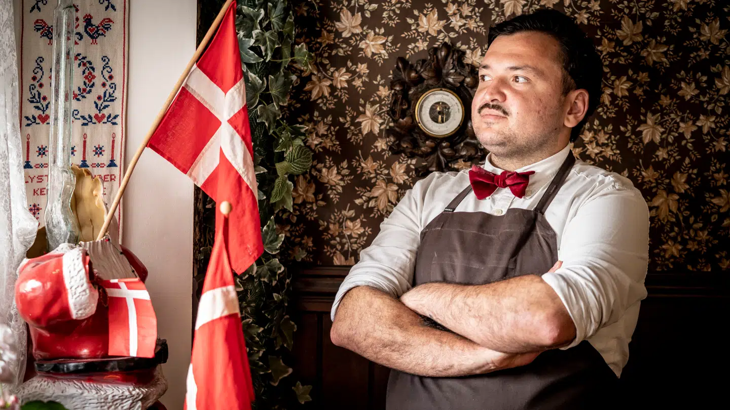 Umut Sakarya gider ikke længere give drikkepenge til de steder, han synes, tigger om mønt for deres service. I et opslag på Facebook opfordrer han folk til at gøre som ham selv.