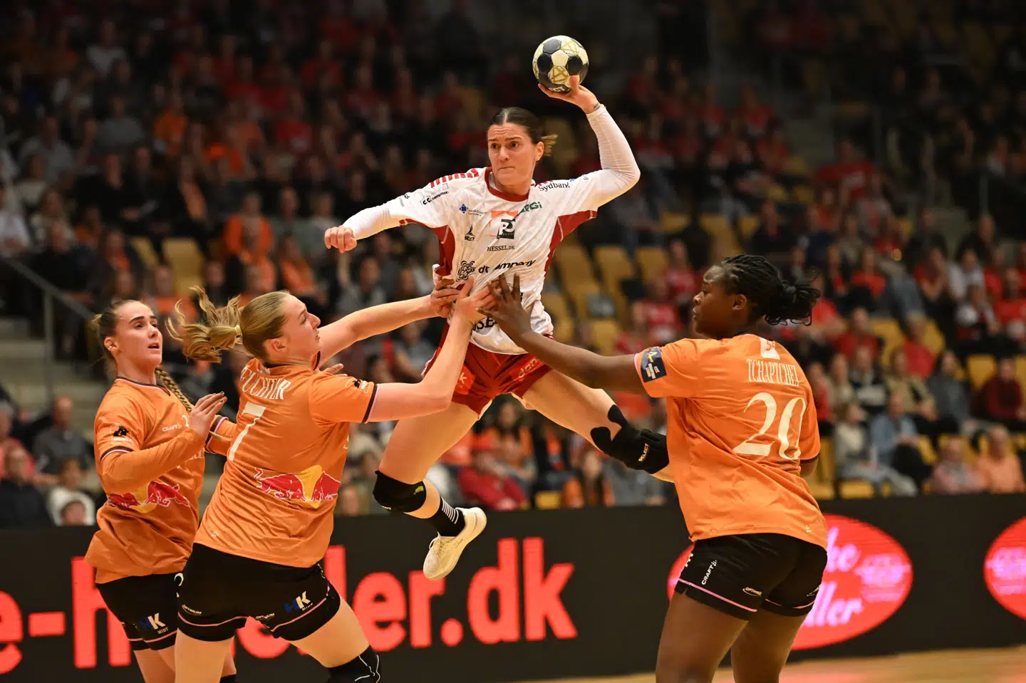 Ikast førte efter første halvleg, men Odense i de orange trøjer var en klasse bedre efter pausen.