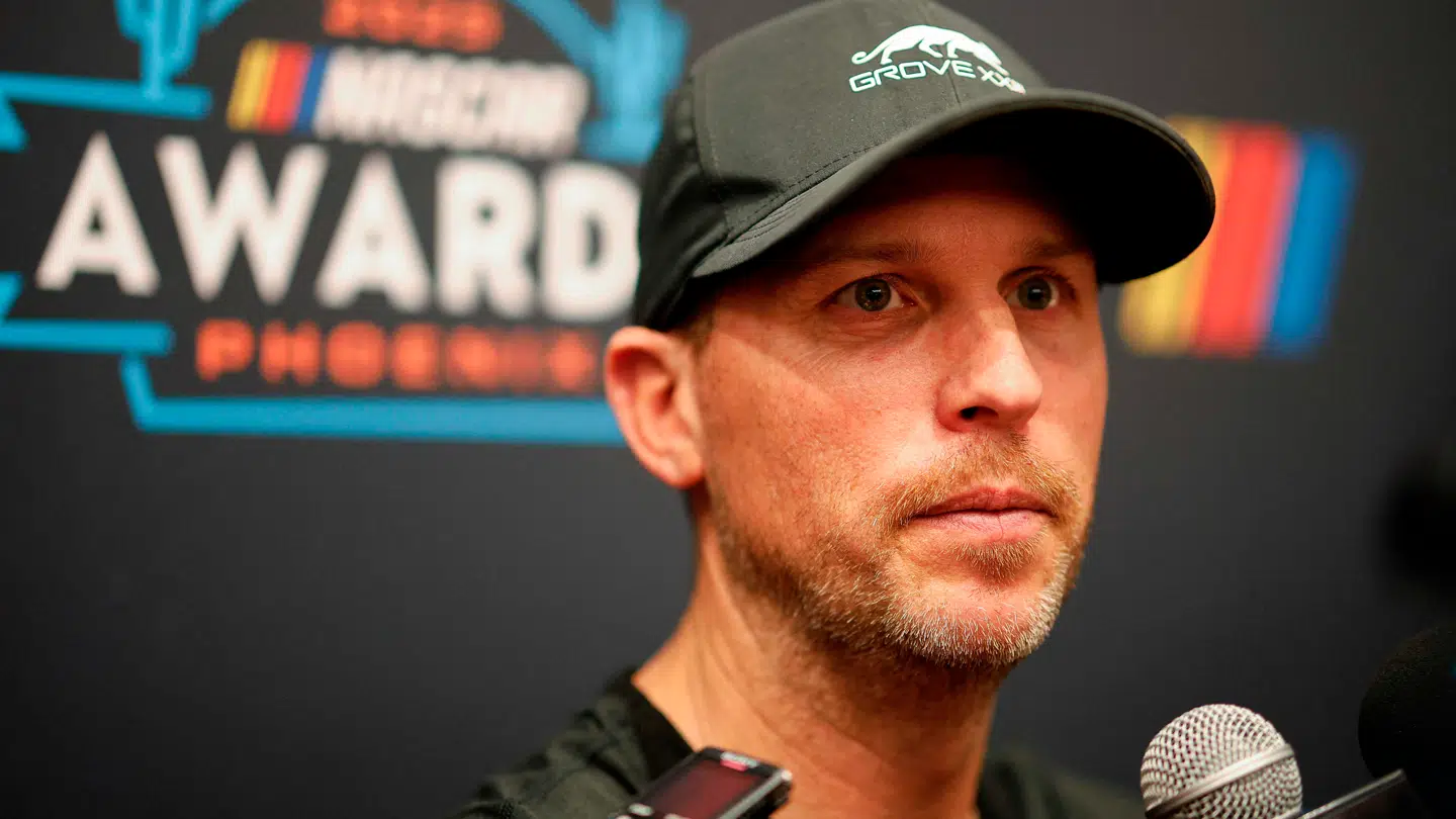 Racerkøreren Denny Hamlin har mistet sin far i en forfærdelig tragedie.