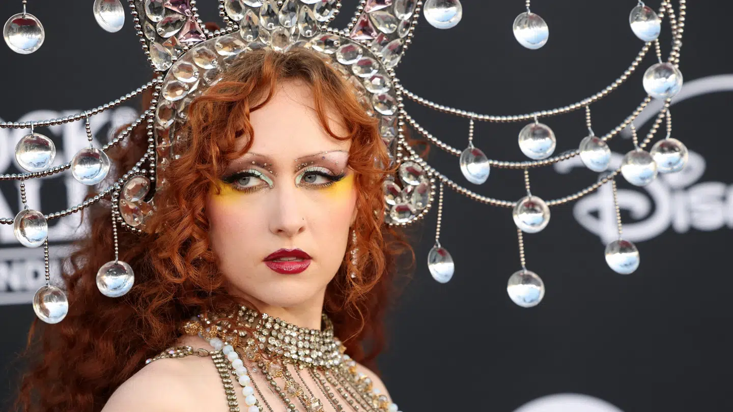 Den 27årige sangerinde Chappell Roan gik til tops på hitlisterne i 2024 med numre som 'Good Luck, Babe!' og 'Pink Pony Club'.