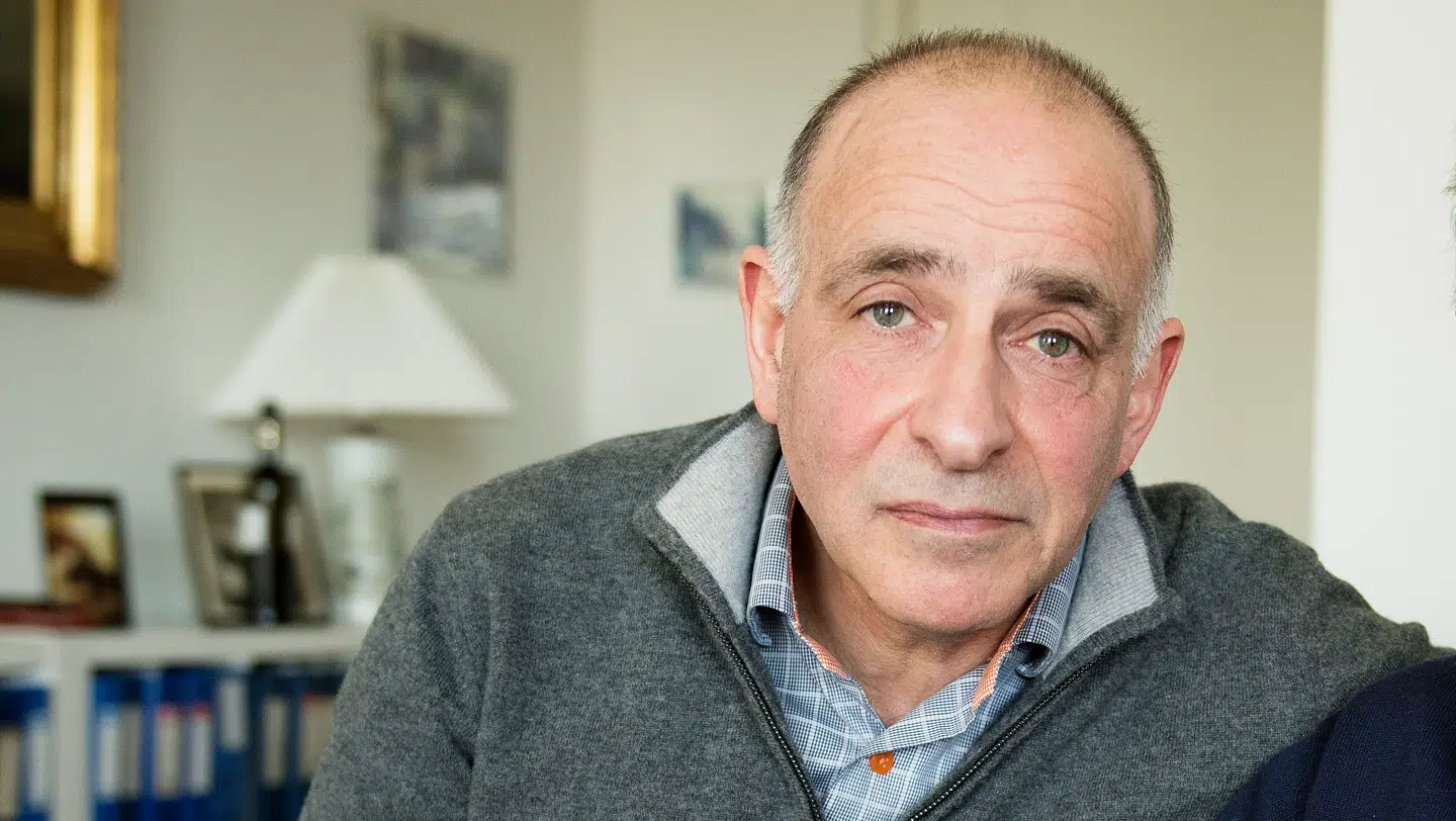 Tusindvis af danskere skriver i øjeblikket under på et brev, der kræver en undersøgelse af DRs dækning af Israel og krigen i Gaza. Bag indsamlingen er blandt andre Bent Blüdnikov.