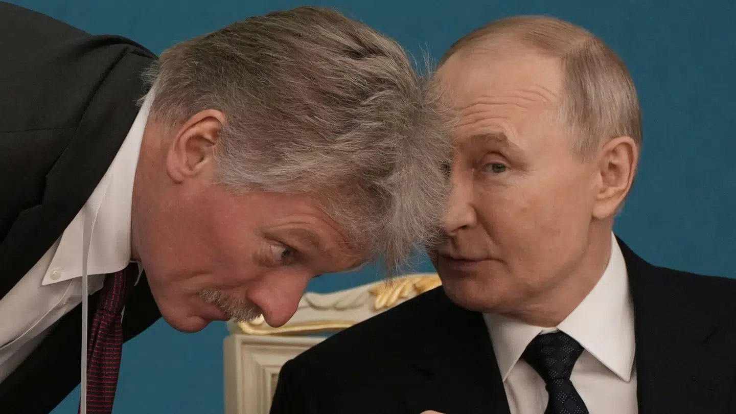 Talsmanden for Kreml, Dmitrij Peskov, ses her sammen med den russiske præsident, Vladimir Putin, i 2024.