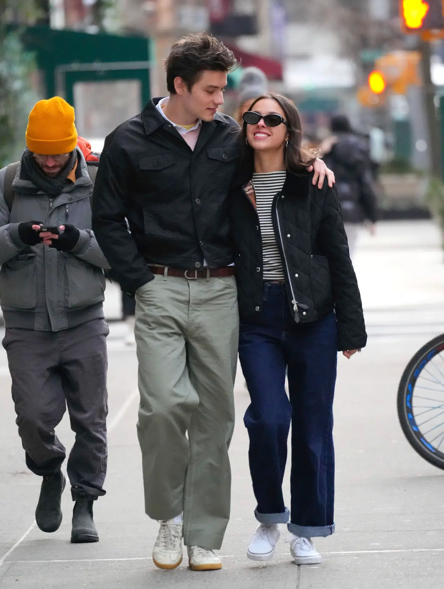 I starten af året så skuespilleren Louis Partridge og popstjernen Olivia Rodrigo ganske lykkelige ud sammen på New Yorks gader. Men nu skulle kendisparret være fortid.