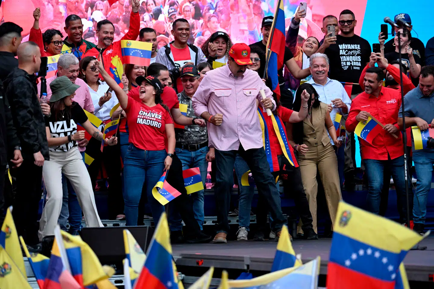 Venezuelas præsident, Nicolás Maduro, der her ses i aktion under et møde i begyndelsen af december, elsker at danse. Han er mindre pjattet med at informere om konflikten med USA.