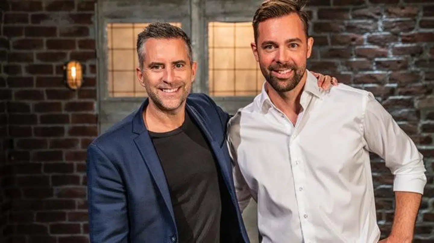 Det blev Jacob Risgaard (tv.), der fik et ja fra iværksætteren Joachim Latocha (th.) i torsdagens afsnit af 'Løvens hule'.