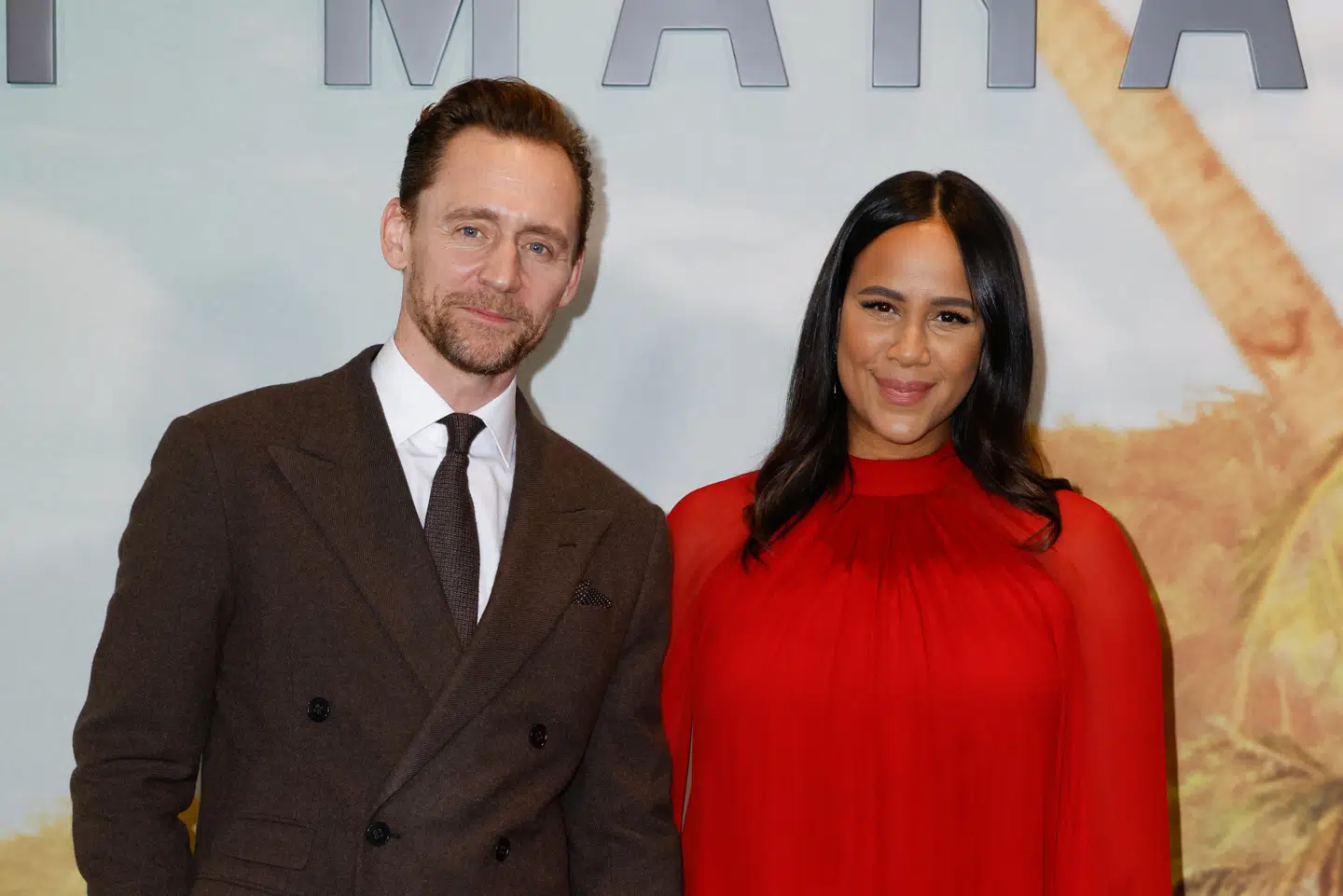 Tom Hiddleston og Zawe Ashton ses her sammen den 10. december.