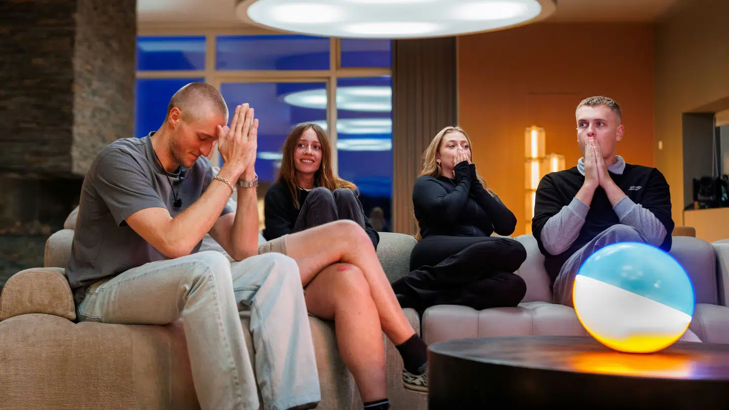 Cecilie Lassen i 'Spillet'. Her med 'Bachelorette'-deltageren Victor Emil Busk, influenceren Melissa Bentsen og komikeren Mathias Bach.