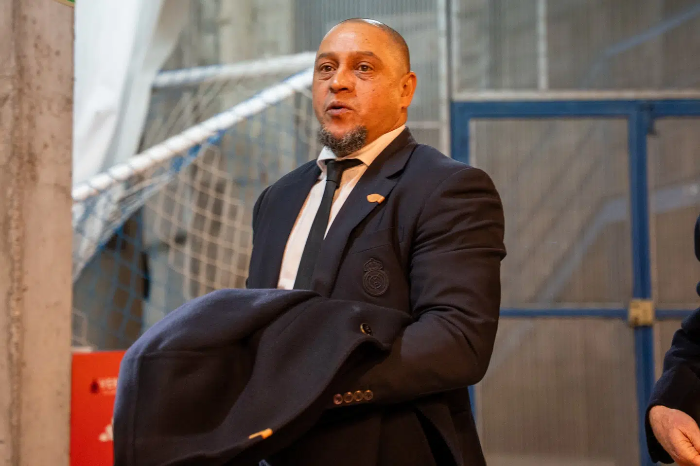 Roberto Carlos - her til en fodboldkamp kort før jul - er blevet opereret i hjertet (Arkivfoto).