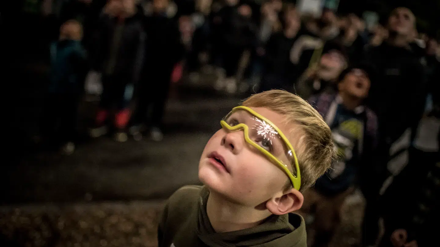 Da Krudthuset i Svendborg holdt fyrværkerishow i Svendborg i 2018 for at få solgt krudt, gik det også vildt for sig. Ligesom det stadig det i 2025 stadig går strygende med salget, selvom mange danskere er imod krudt.