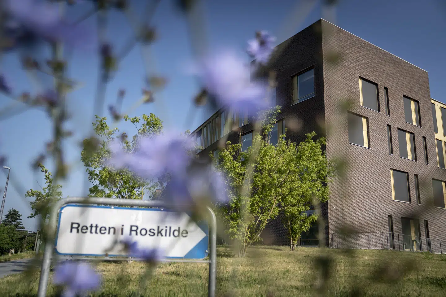 Retten i Roskilde skal næste år behandle en sag mod et forældrepar. Faren er tiltalt for at have dræbt deres fire måneder gamle søn, mens moren er tiltalt for medvirken. (Arkivfoto).