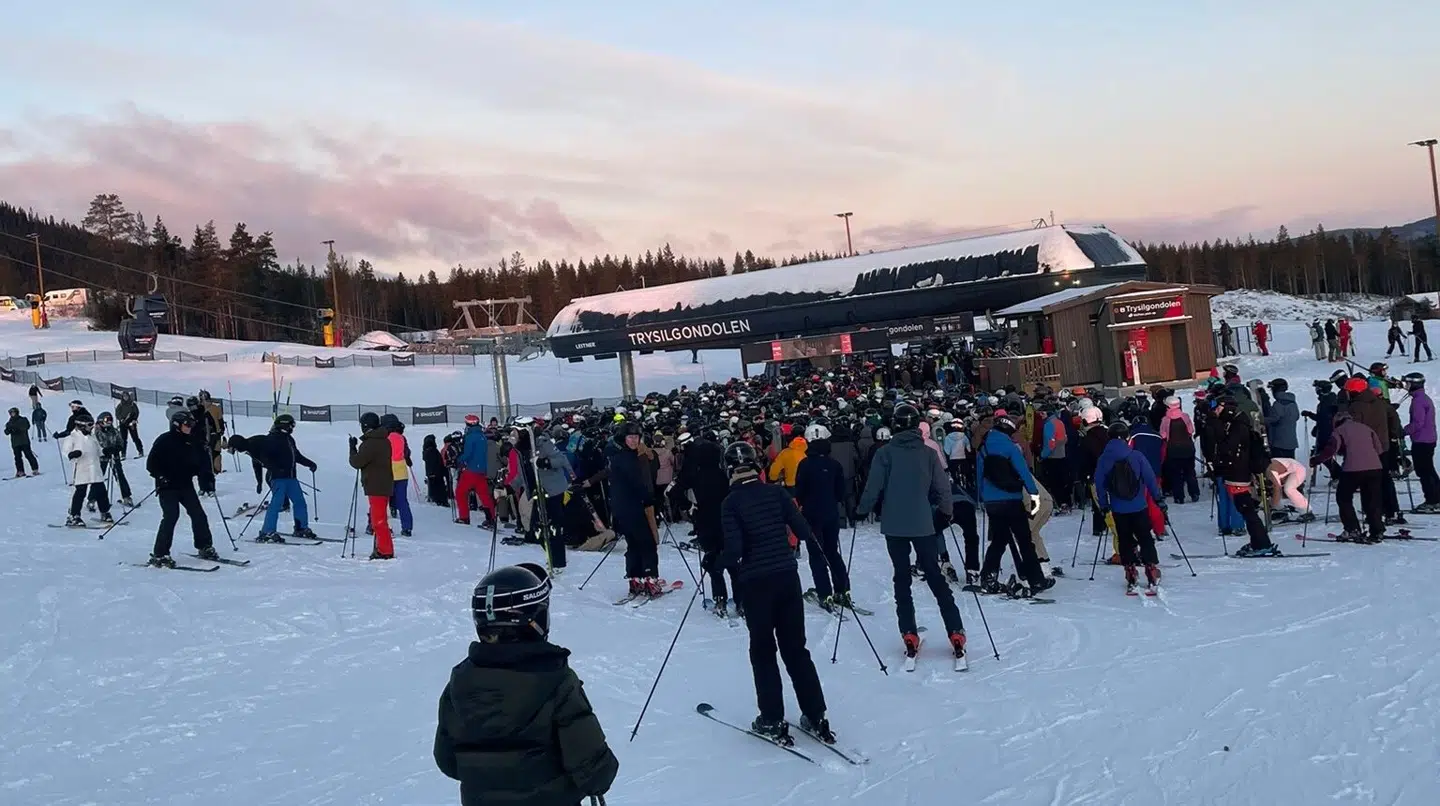 Der har været rift om at få en plads i en af de få lifte, der har haft åbent.
