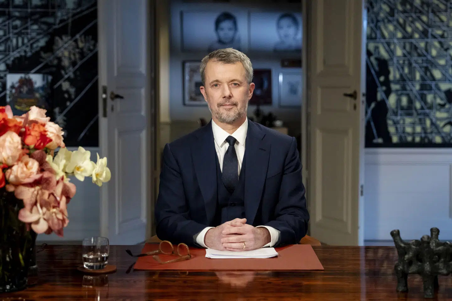 Kong Frederik, der ifølge historiker er regeringens vigtigste kort i forhold til Grønland, nævnte Grønland på en respektfuld måde i sin nytårstale, selv om der var tonet ned for snak om Rigsfællesskabet, mener historiker Line Bjerre.