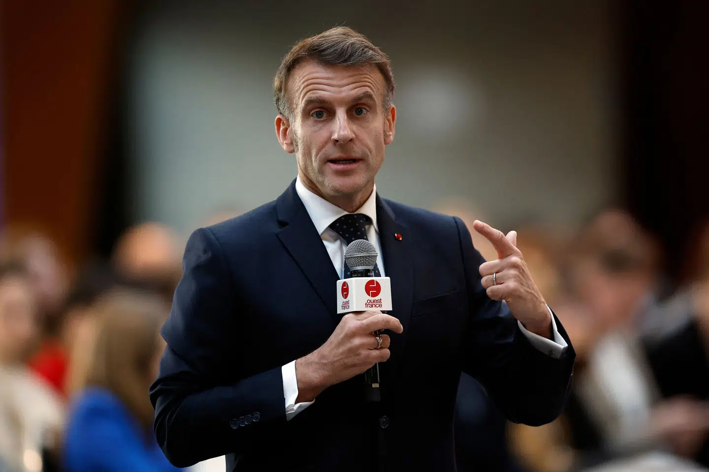 Frankrigs præsident, Emmanuel Macron, vil have sat en stopper for sociale medier til børn for at beskytte dem. Han vil også have mobiltelefoner ud af klasselokalerne for de 15-18-årige, skriver franske medier. (Arkivfoto).