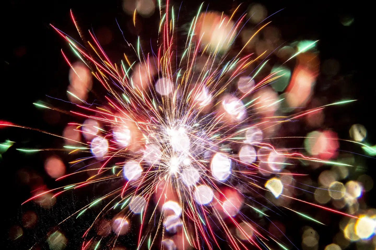 Danske Beredskaber oplyser, at beredskabet tre gange i løbet af i nat blev beskudt med nytårskrudt. (Arkivfoto).