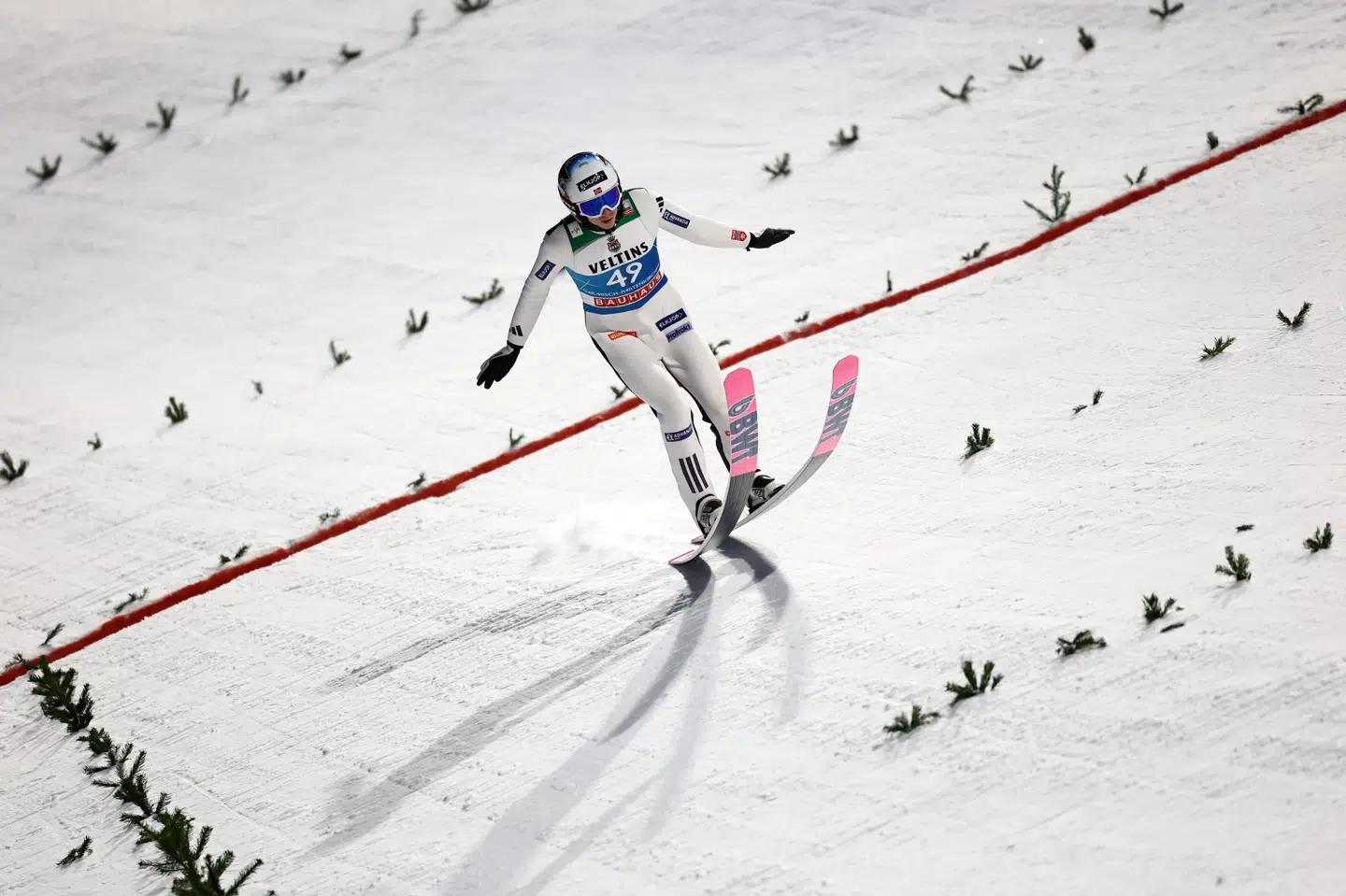 Halvor Egner Granerud hoppede 133 meter i kvalifikationen, før hans forsøg blev annulleret på grund af ureglementeret påklædning.