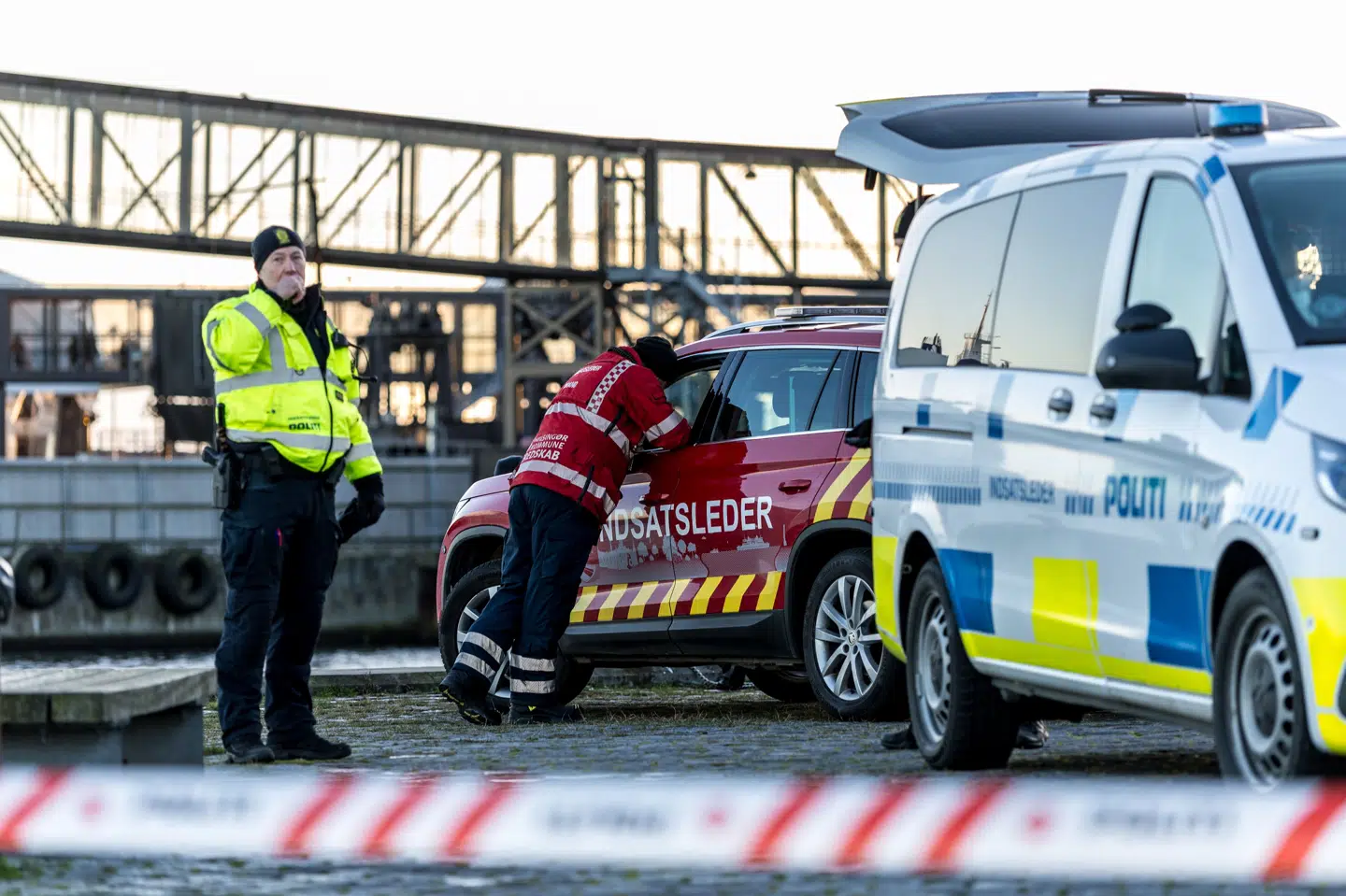 Onsdag foregik eftersøgningen af en 16-årig dreng i havnen ved Helsingør, ind til det blev mørkt. Torsdag morgen blev søgningen genoptaget. Drengen er fortsat ikke fundet.