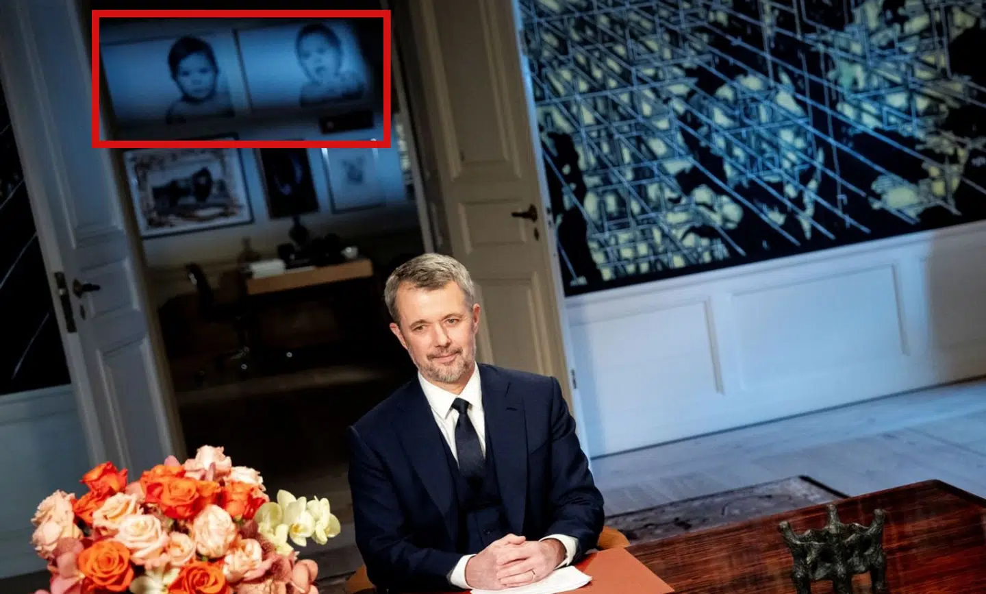 I baggrunden af Kong Frederik kan anses to familieportrætter