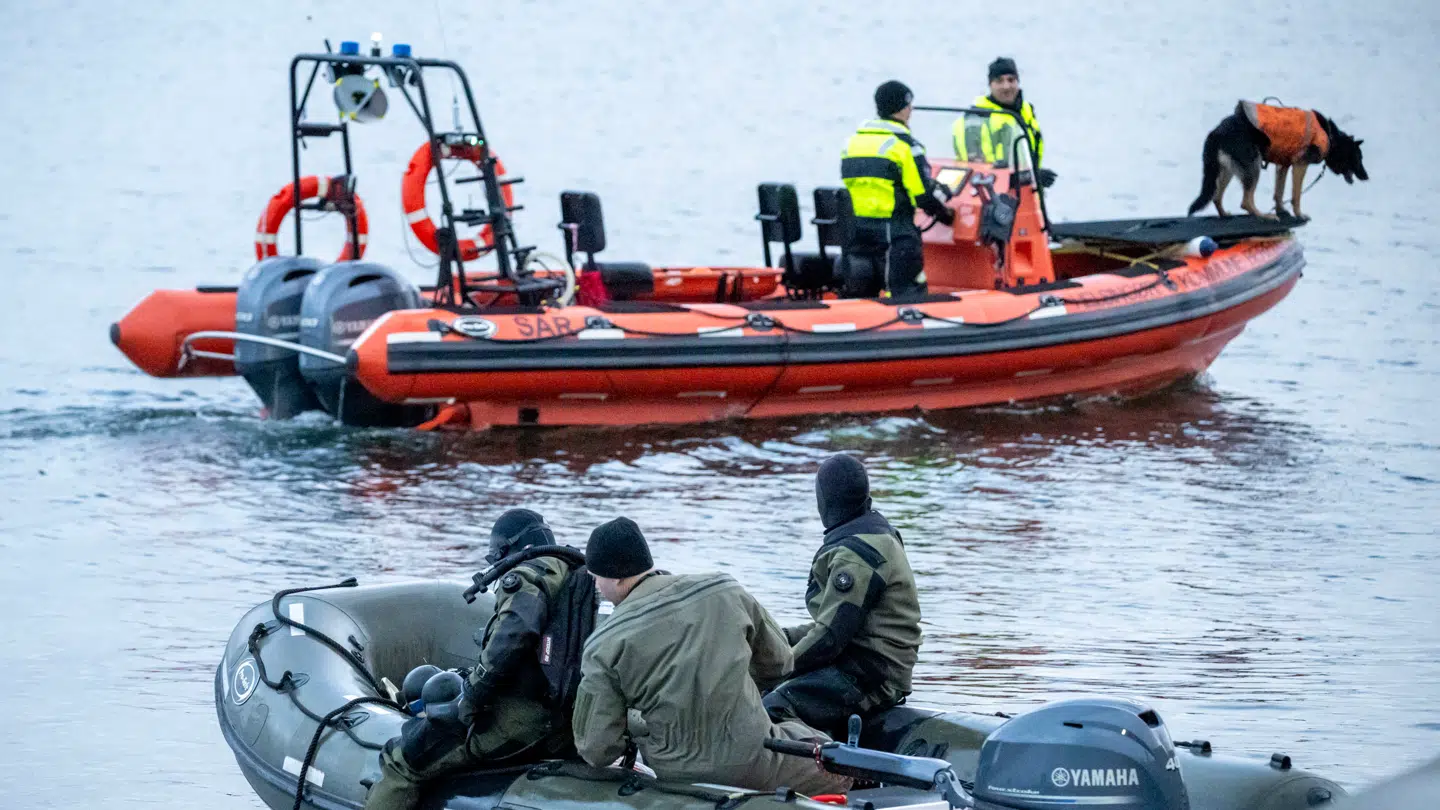 Dykkere, båd og drone har ledt efter drengen.