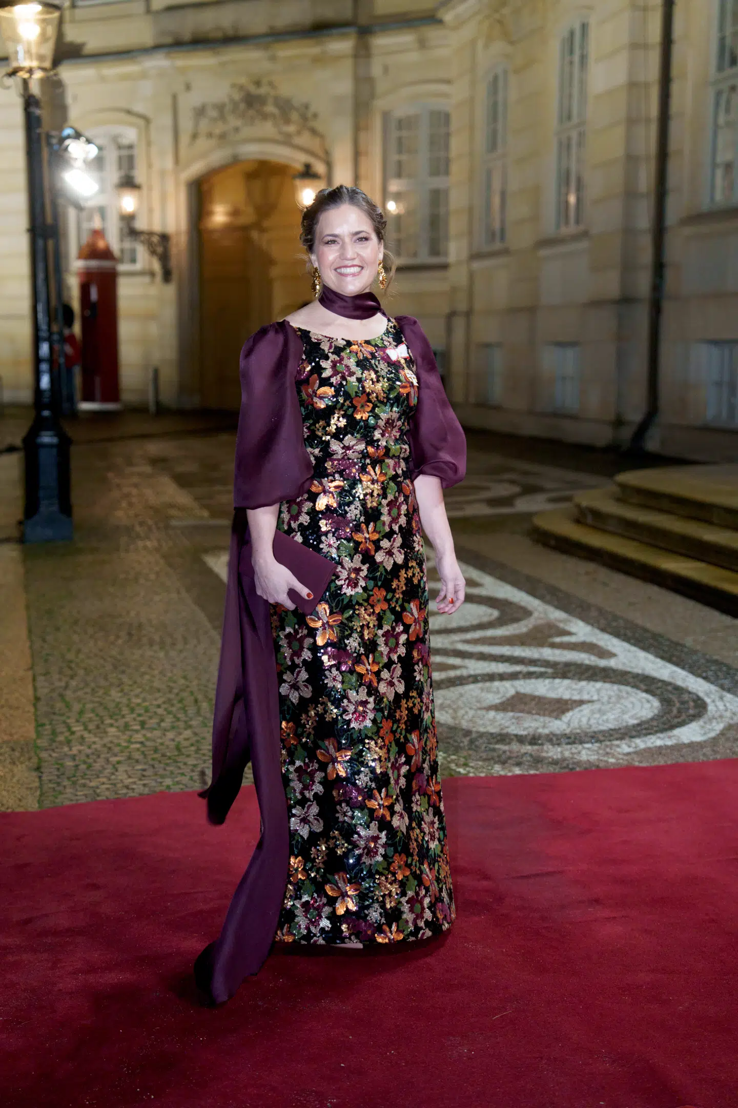 Europaminister Marie Bjerre fortæller til Billed-Bladet, at hendes kjole er designet af Marianne Carøe.