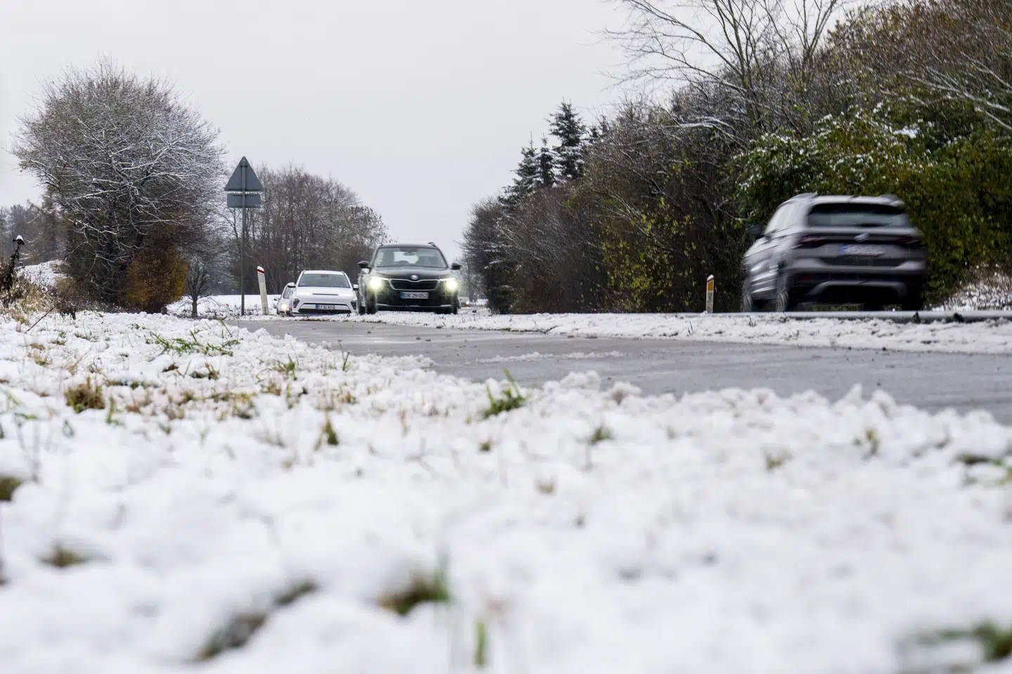 I de kommende dage kan der nogle steder ventes ned til 10 graders frost og op til 15 centimeter sne. Fotoet her vise sne ved Næstved den 20. november 2025.