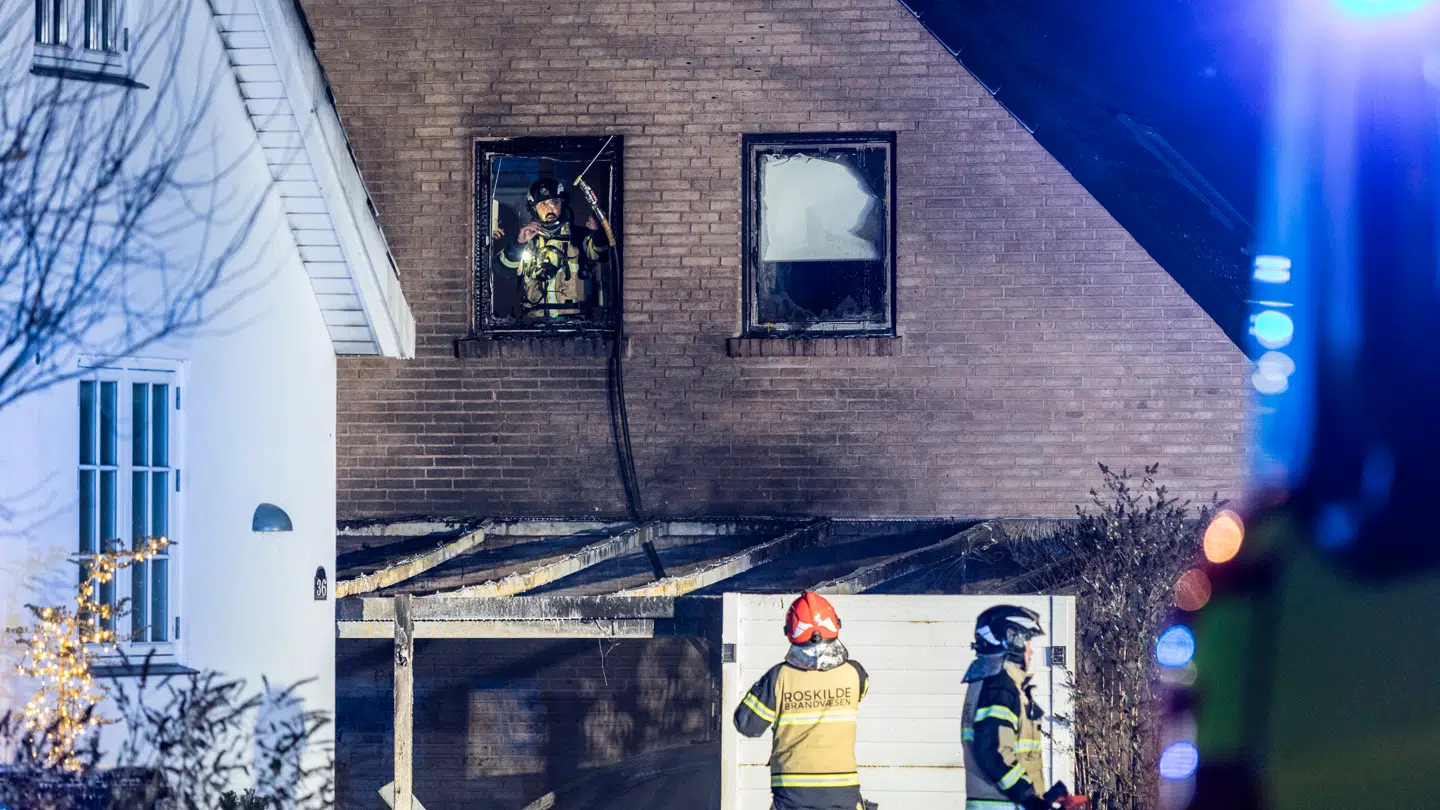 Der er voldsom brand Prins Buris Vej.