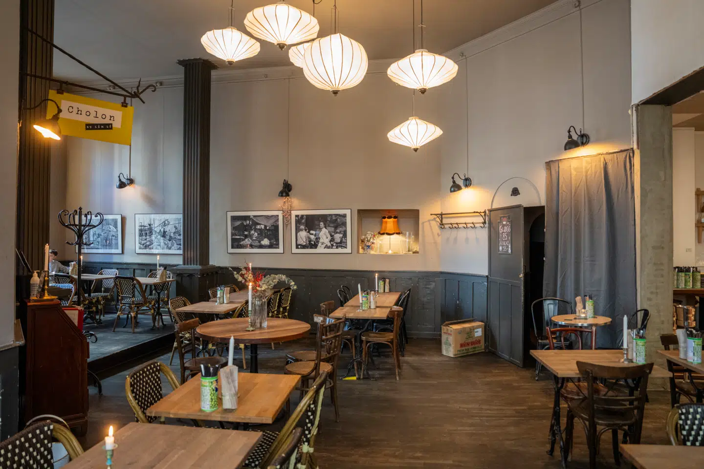 Cholon hedder et nyt vietnamesisk spisested i det indre København. Ser man på stedets menukort, forholder man sig dog ret frit til den vietnamesiske madarv.
