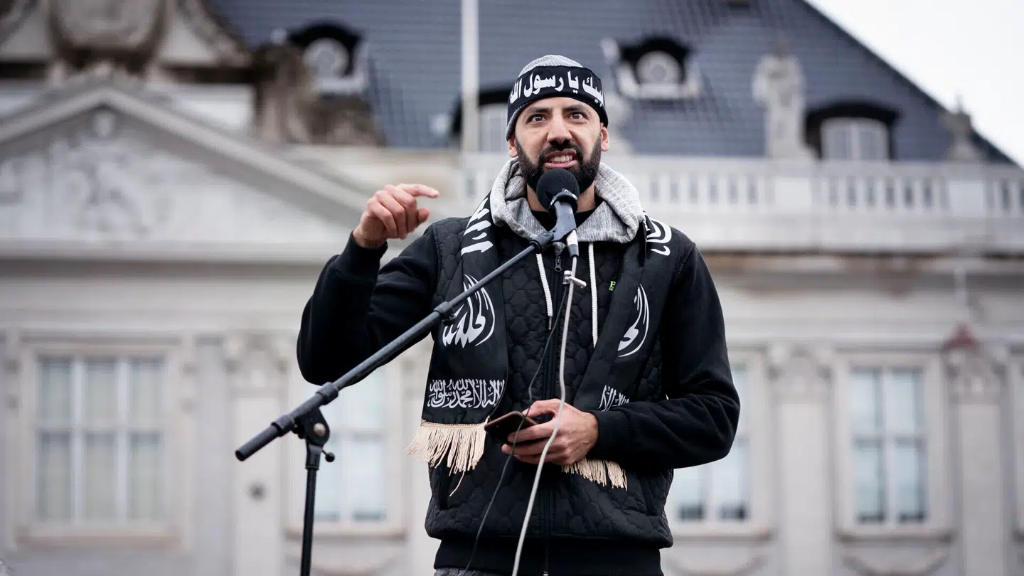 Her ses en talsperson fra Hizb ut-Tahrir under en demonstration på Kongens Nytorv i København den 30. oktober 2020. Arkivfoto.