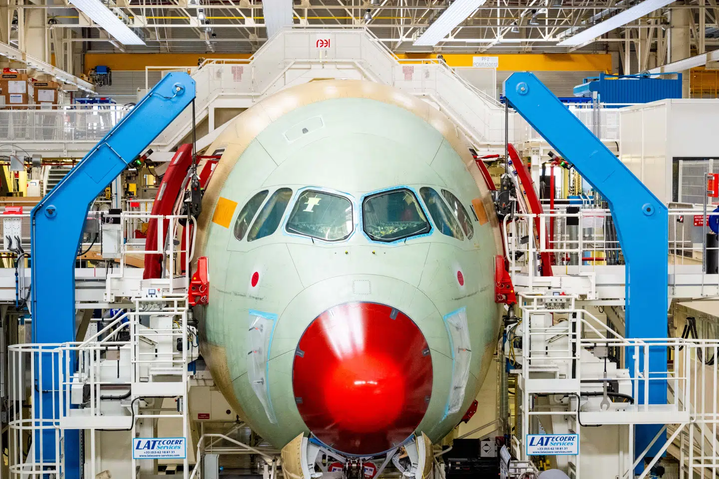 Europæiske Airbus producerer ikke alene passagerfly men også militærfly. Koncernen er lige nu dybt afhængig af amerikansk teknologi og vil derfor bruge et trecifret millionbeløb på at få det ændret. Her arbejdes der på fabrikken i Toulouse i Sydfrankrig.