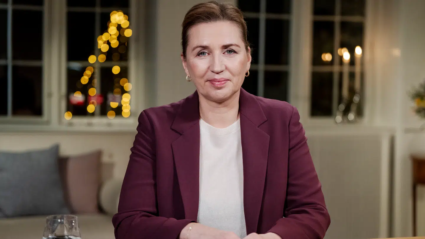 Statsminister Mette Frederiksen (S) løftede i sin nytårstale torsdag sløret for, at regeringen i år vil forsøge at komme de høje fødevarepriser til livs. Hun nævnte både indførelse af en fødevarecheck og sænkning af moms som løsningsforslag.