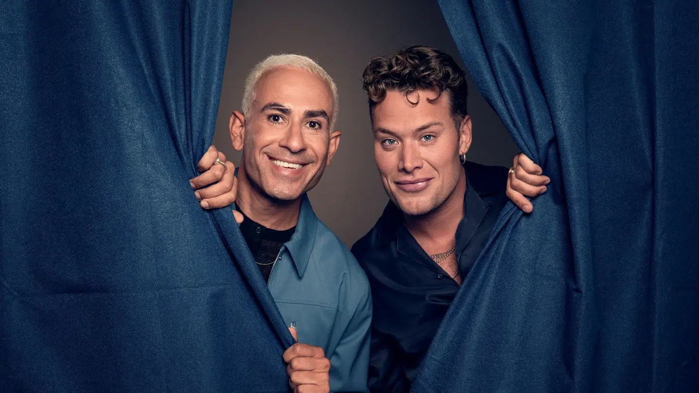 Abdel Aziz Mahmoud og Nicklas Bøhm er sammen værter på det populærkulturelle TV 2-program 'Insider', der lørdag har prinsesse Märtha Louise og Durek Verrett som gæster. Foto: TV 2 / PR