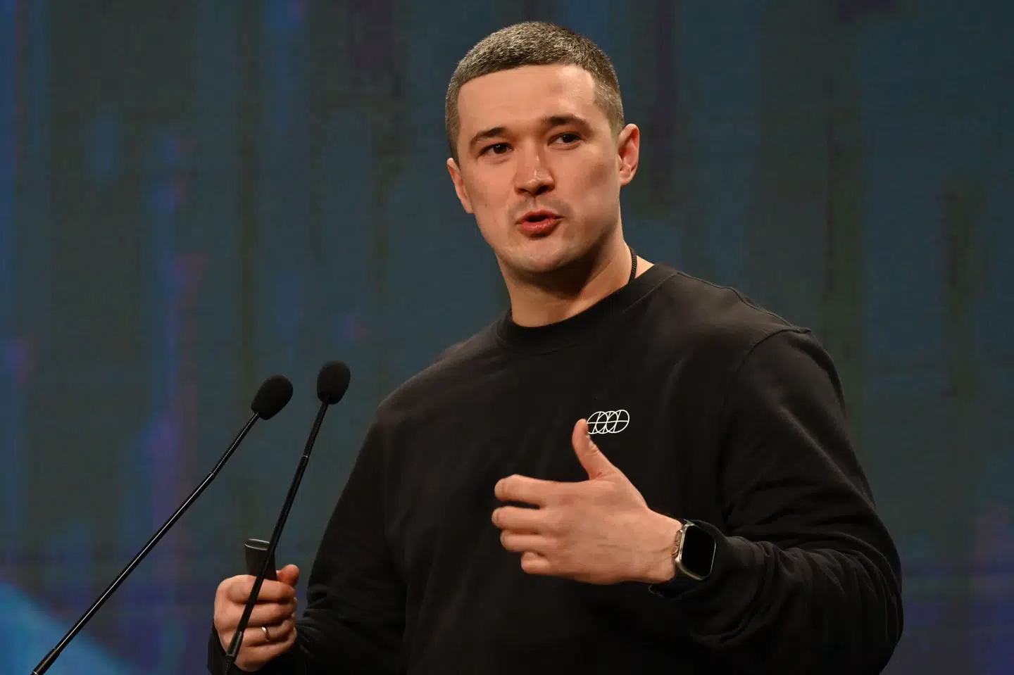 Mykhailo Fedorov, som er 34 år, står til at skifte posten som første vicepremierminister og minister for digital transformation ud med en som forsvarsminister. Her taler han under et arrangement i Kyiv i februar 2024. (Arkivfoto).