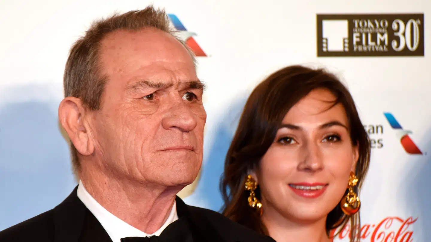 Her ses skuespiller Tommy Lee Jones med datteren Victoria Jones.