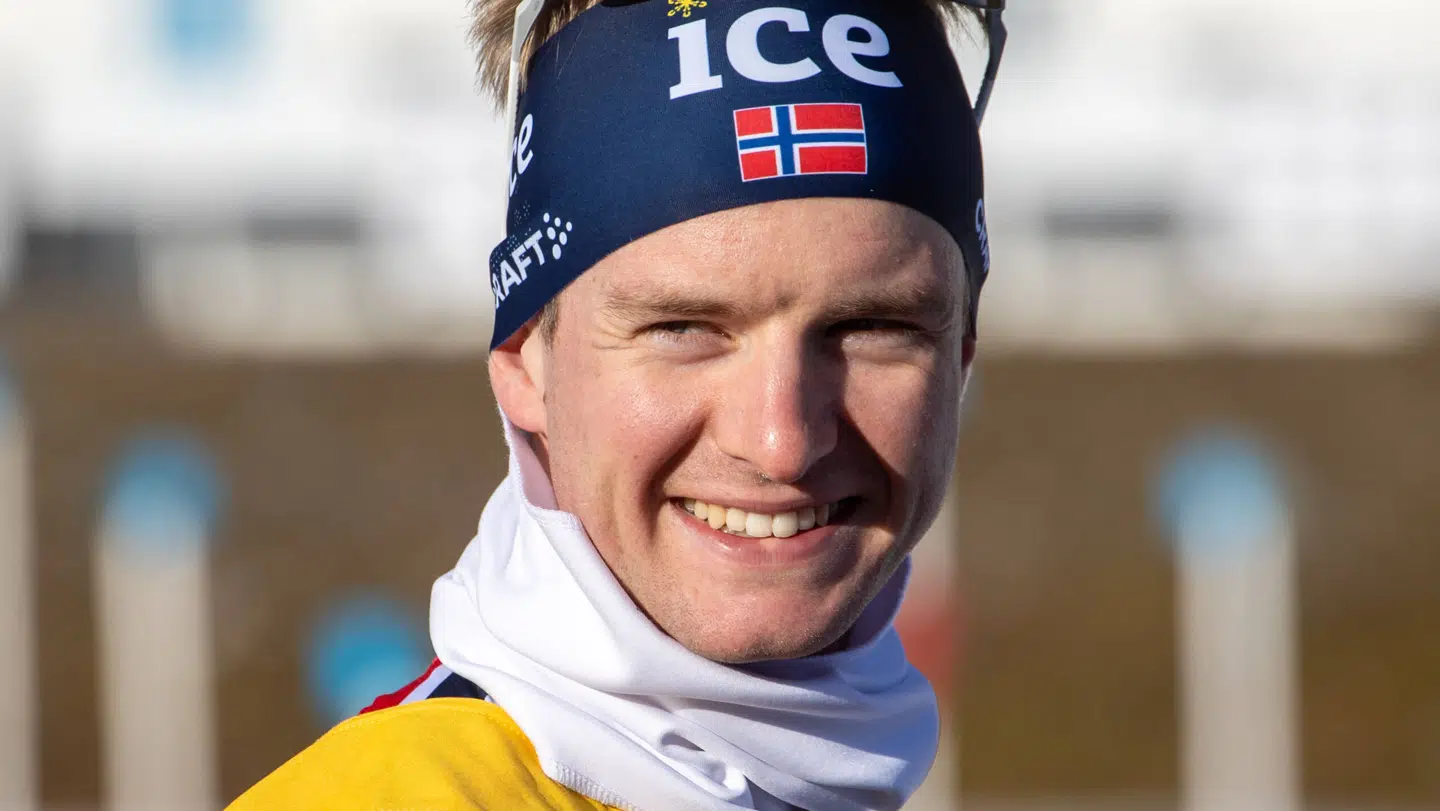 Johan-Olav Botn fører World Cuppen i skiskydning. Før jul fandt han sin holdkammerat død på et hotelværelse.