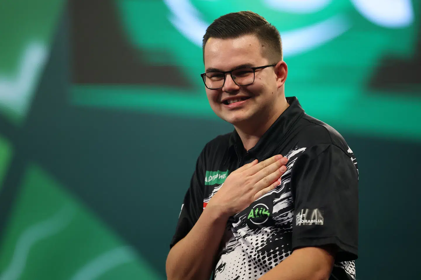 Gian van Veen har slået to tidligere verdensmestre - Gary Anderson og Luke Humphries - på vej mod VM-finalen.